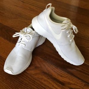 Nike Roshe one - Women’s size 7.5